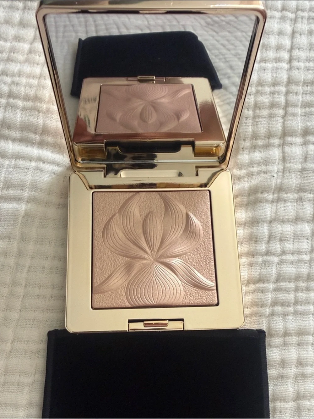 Sisley pressed illuminating
